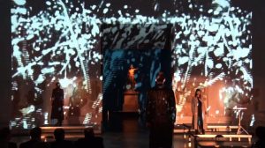 Read more about the article Μαρμαρωμένες Τρωάδες- Οπτικοακουστική σκηνική αφήγηση – Σκηνοθεσία-μουσική: Λουΐζα Κωστούλα (Violet Louise)