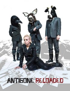 Read more about the article Antigone Reloaded, παράσταση εμπνευσμένη από την «Αντιγόνη» του Σοφοκλή με χρήση πολυμέσων σε σκηνοθεσία-δραματουργική επεξεργασία του Γιάννε Πέλλινεν