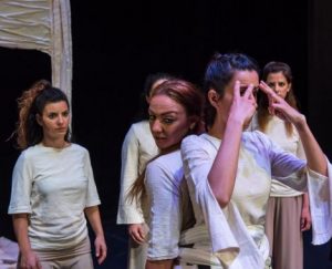 Read more about the article «Από το Σκοτάδι στο Φως» | Οκτώ Αποσπάσματα Αρχαίων Τραγωδιών από τη θεατρική ομάδα Κωφών