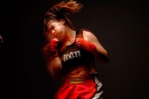 Read more about the article Bitch Boxer της Charlotte Josephine σε σκηνοθεσία Γιώργου Οικονόμου με την Ελίνα Ρίζου | Έως Τετ. 1 Ιουλίου 2015 | Κάθε Δευ., Τρ. & Τετ., στις 21:30