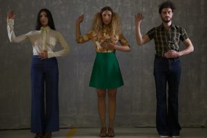 Read more about the article "Burn baby burn", written by Carine Lacroix [Direction: Vasia Attarian]