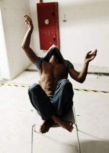 Read more about the article «Γείρε και πες δεν έμεινε τίποτα» | Performance του εργαστηρίου Βijoux de Κant factory