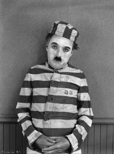 Read more about the article Charlie Chaplin: The best moments 2  The fireman 1916 – In the park 1915 – The Adventurer, 1917