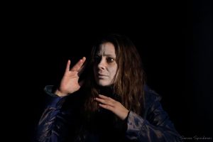 Read more about the article “ΕΙΣAI ΕΥΤΥΧΙΣΜΕΝΟΣ ΤΩΡΑ, ΝΕΚΡΕ ΑΓΑΜΕΜΝΩΝ;”- Θεατρικό έργο της Christine  Brückner σε σκηνοθεσία των: Barbara Hoffmann – Till Sterzenbach – Ερμηνεύει η Ευαγγελία Βαλσαμά