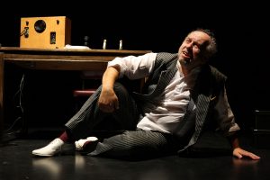 Read more about the article Samuel Beckett's Krapps Last Tape – Directed by Vassilis Nikolaidis performed by Panos Skouroliakos