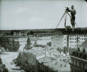 Read more about the article Man with a Movie Camera (Chelovek s kino-apparatom) by Dziga Vertov (1929)