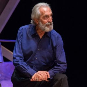 Read more about the article «ΟΜΠΙΝΤΑ», Οι τελευταίες ώρες του Νίκου Ζαχαριάδη – Παράταση παραστάσεων με νέες ημερομηνίες